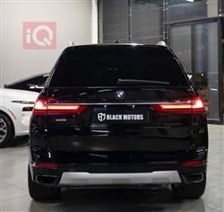 بی ئێم دەبڵیو X7